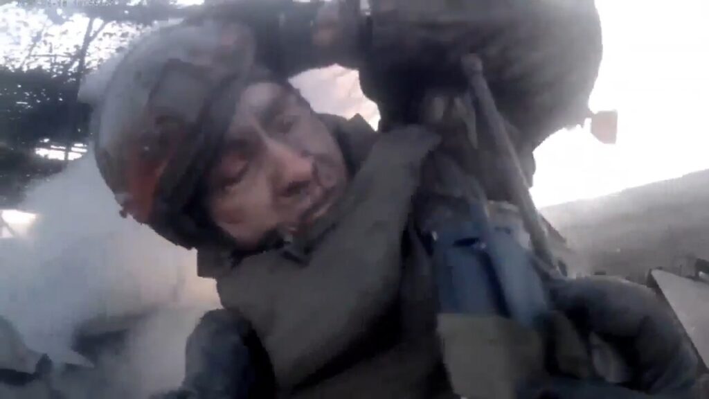 🔴 UKRAINE WAR – Russian Soldiers Record Themselves Being Hit by Ukrainian FPV Drone Ambush