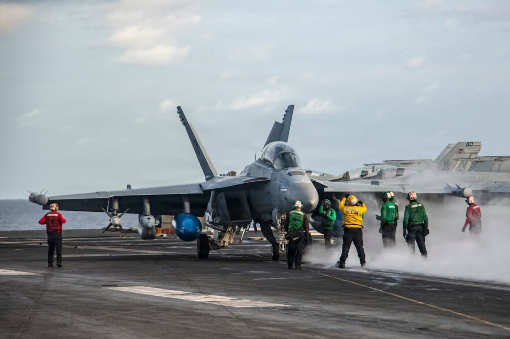 Select Navy reserve aviators eligible for up to ,000 in annual bonuses Select Navy reserve aviators eligible for up to ,000 in annual bonuses