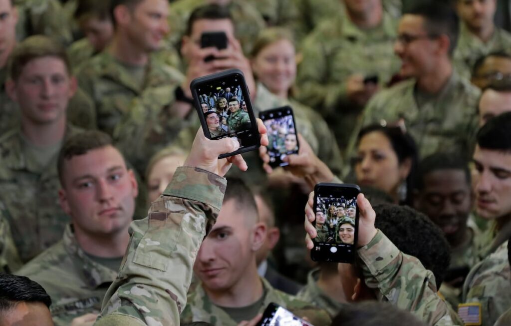 Army orders mass shutdown of official social media accounts